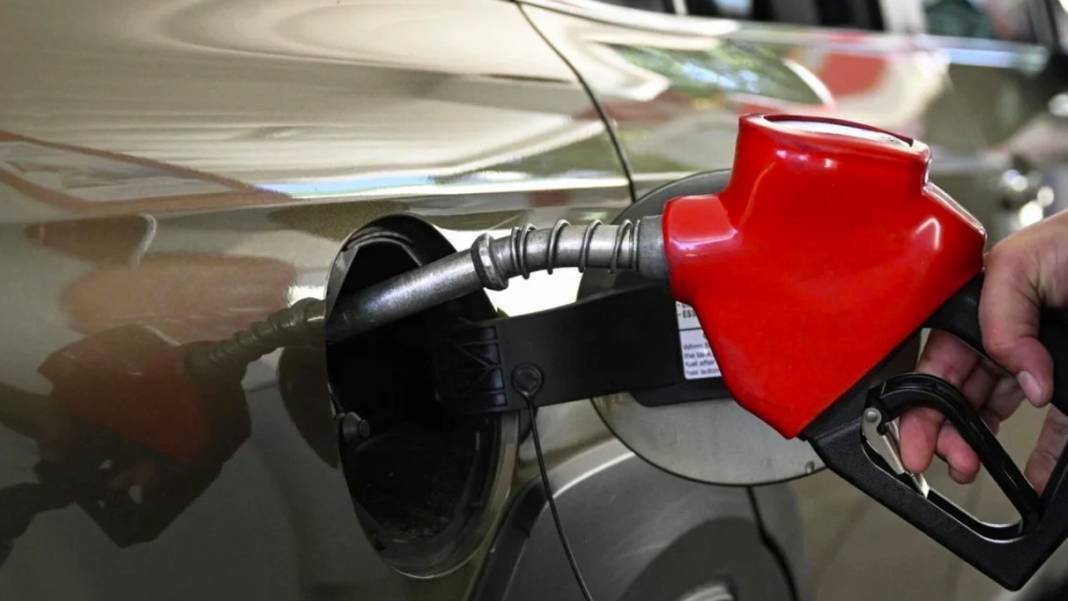 Benzin motorin ve LPG'nin litresi ne kadar olacak? İstanbul Ankara ve İzmir'de akaryakıt fiyatları rekor kırdı 6